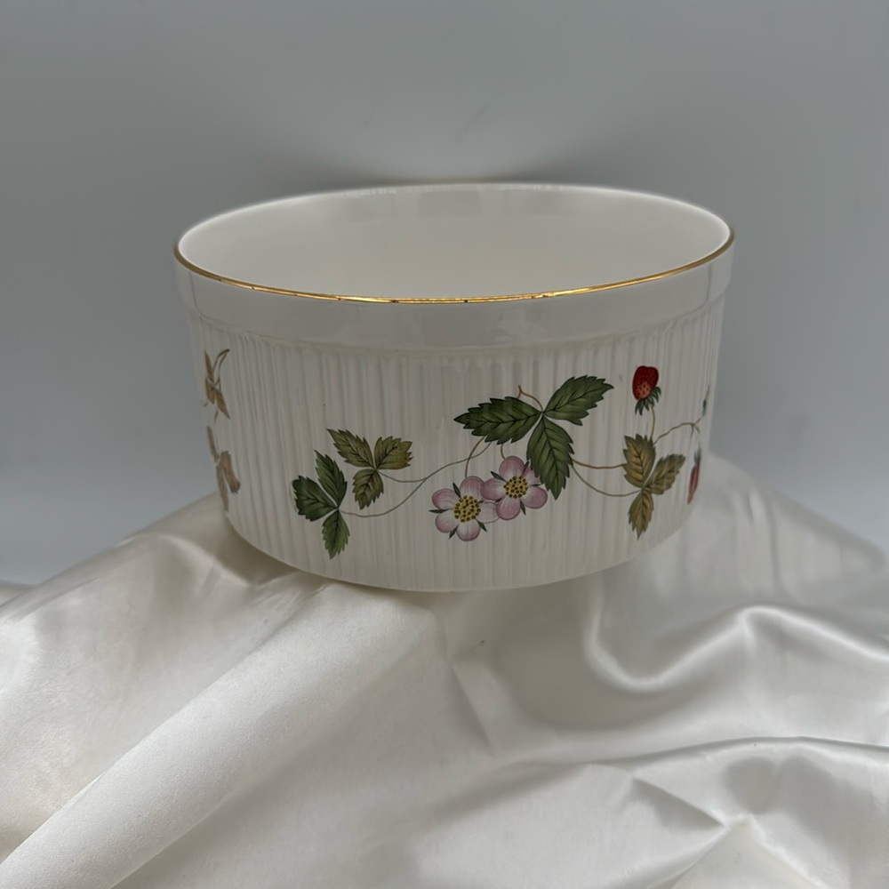 Wedgwood Wild Strawberry Oven to Table Soufflé Dish